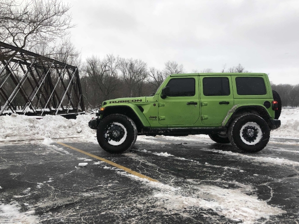 Mojito Jeep JL Playing in the Snow_9