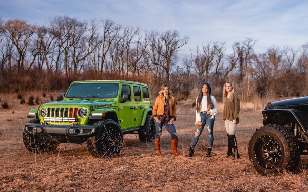 Winter Jeep Photo Shoot with JR Photon featuring Jeep Girls_2