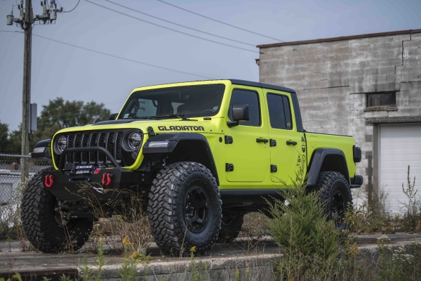 Alexis Virella for ShockerRacing Girls with the Neon Gladiator JT