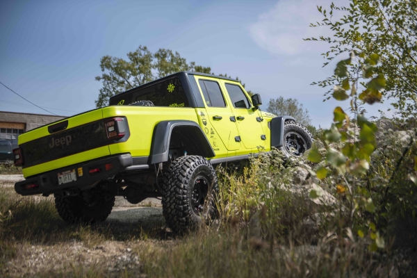 Alexis Virella for ShockerRacing Girls with the Neon Gladiator JT